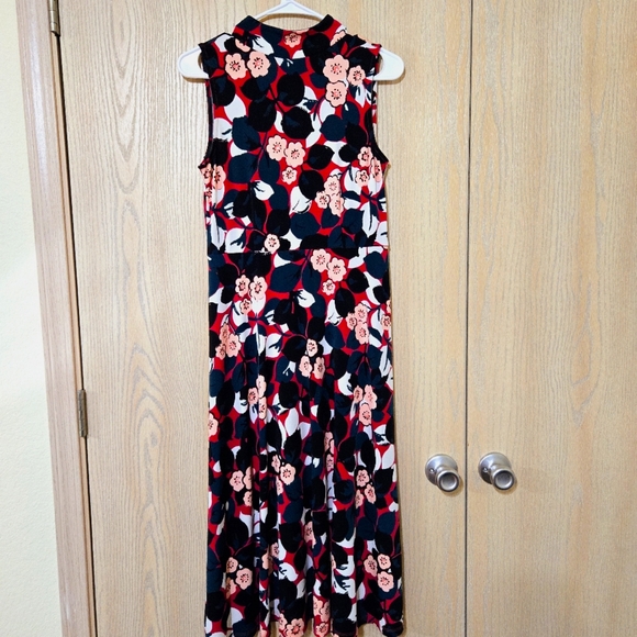 Ann Taylor Dresses & Skirts - Ann Taylor Dress. Like new. Will fit S